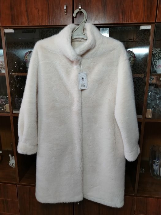 Шуба белого цвета