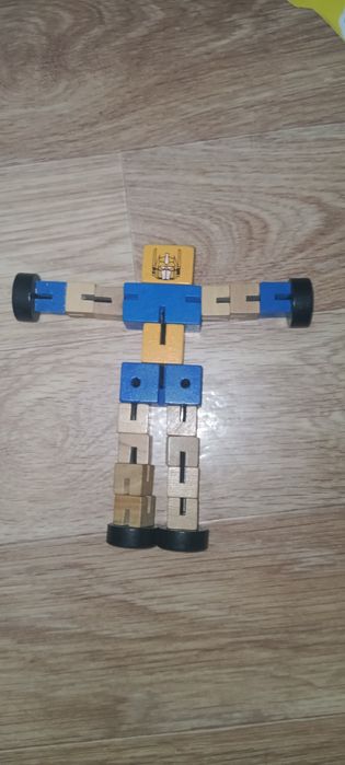 Деревянный робот–трансформер