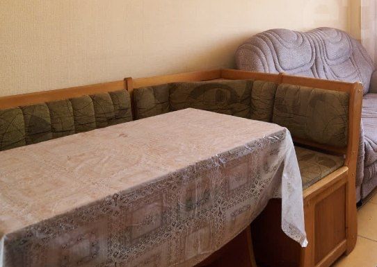 Кухонный стол и уголок