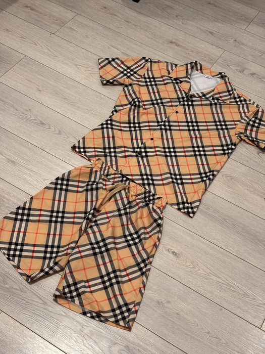 Compleu Burberry