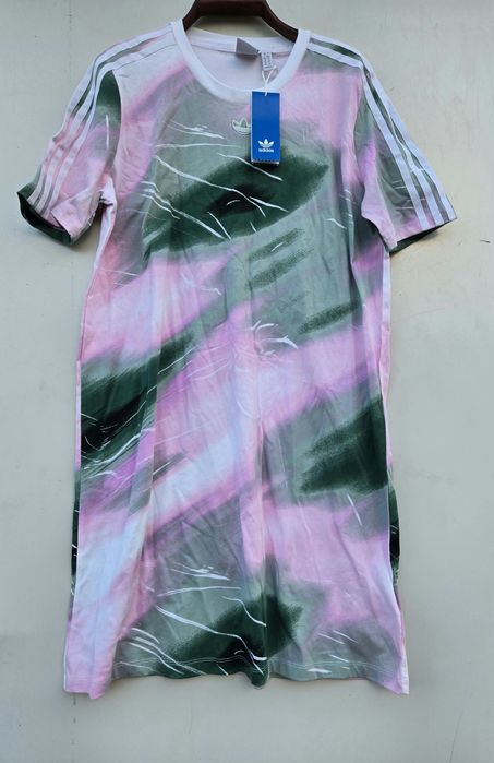 Adidas оригинална дамска рокля нова Л размер