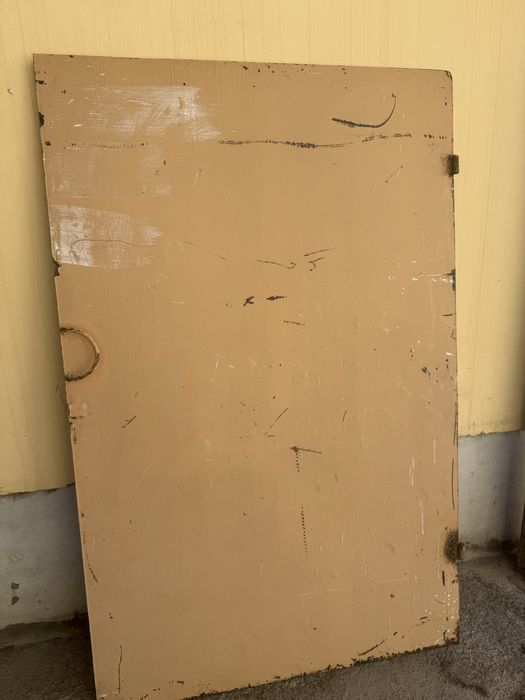 Темир дарвоза сотилади