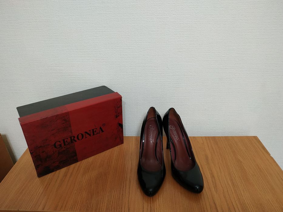 Продам лакированные туфли 37 размера