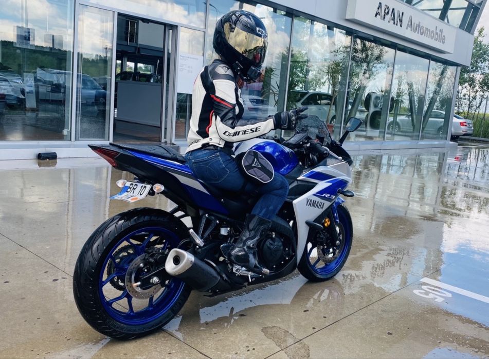 Motocicleta Yamaha R3