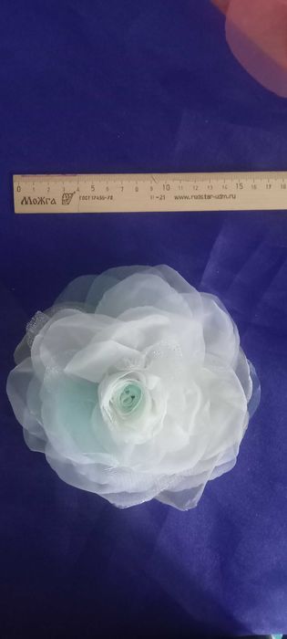 Брошь белая роза