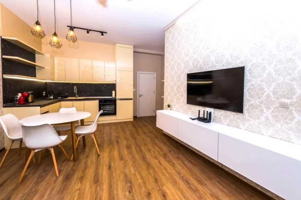 Дава се под наем Двустаен апартамент в София, Люлин 10 - 70 кв.м за 612 € - Снимка #2