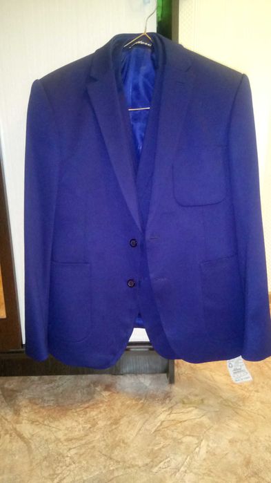 Продам шерстяные пиджаки в количестве 4 шт.