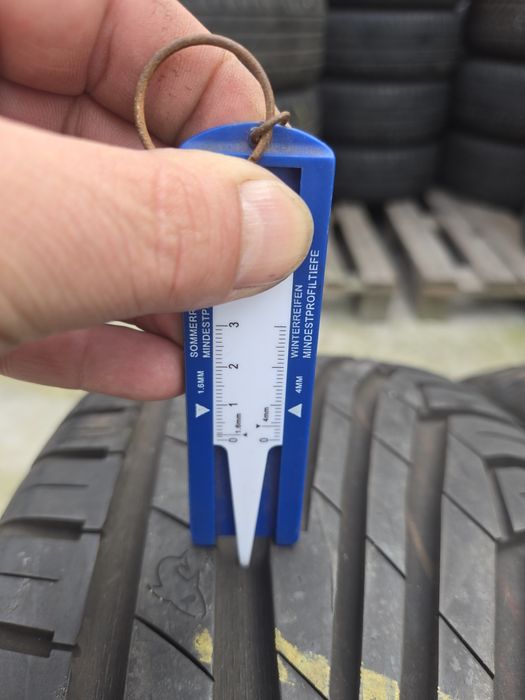 4 бр. Автомобилни гуми 225.45.18.UNIROYAL