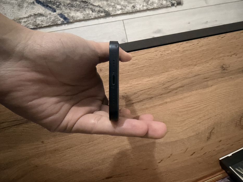 продам айфон 13.