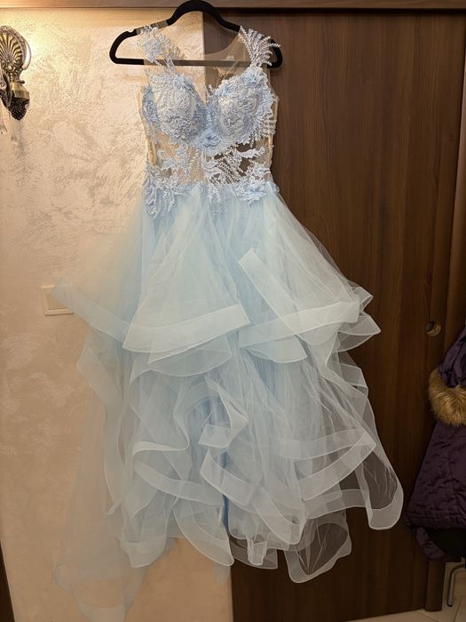 Синя бална рокля