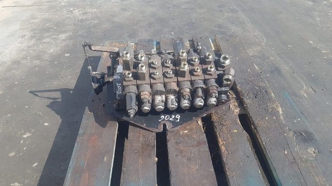 Distribuitor hidraulic buldoexcavator JCB JCB JC 164083