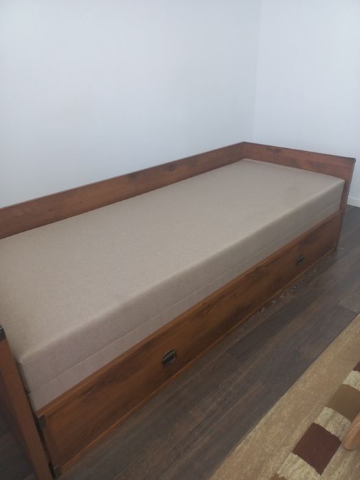 Canapea extensibilă cu ladă de depozitare