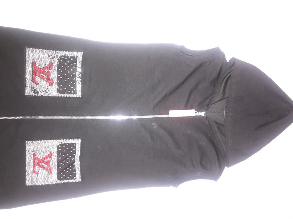 Безрукавка юпка холати яхши б/у  тошлари токлмаган 50 мин