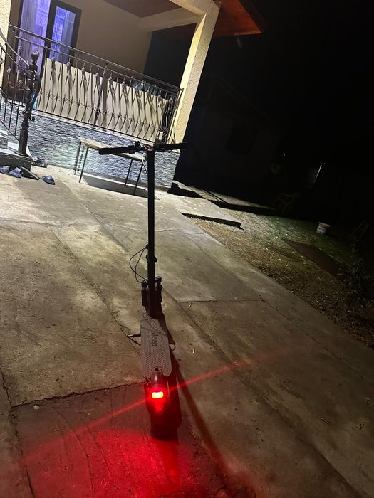 Vând trotineta Jeep