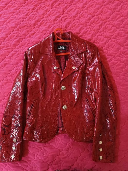 Балоновая и кожаная курточки