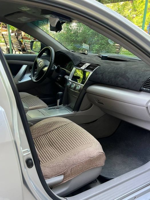 Продается Toyota Camry.