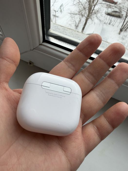 Продаю air pods 4