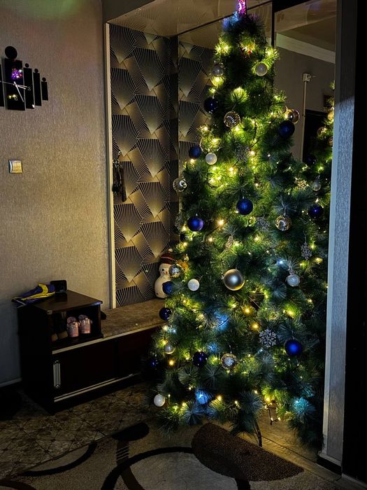 Елка пышная высокая