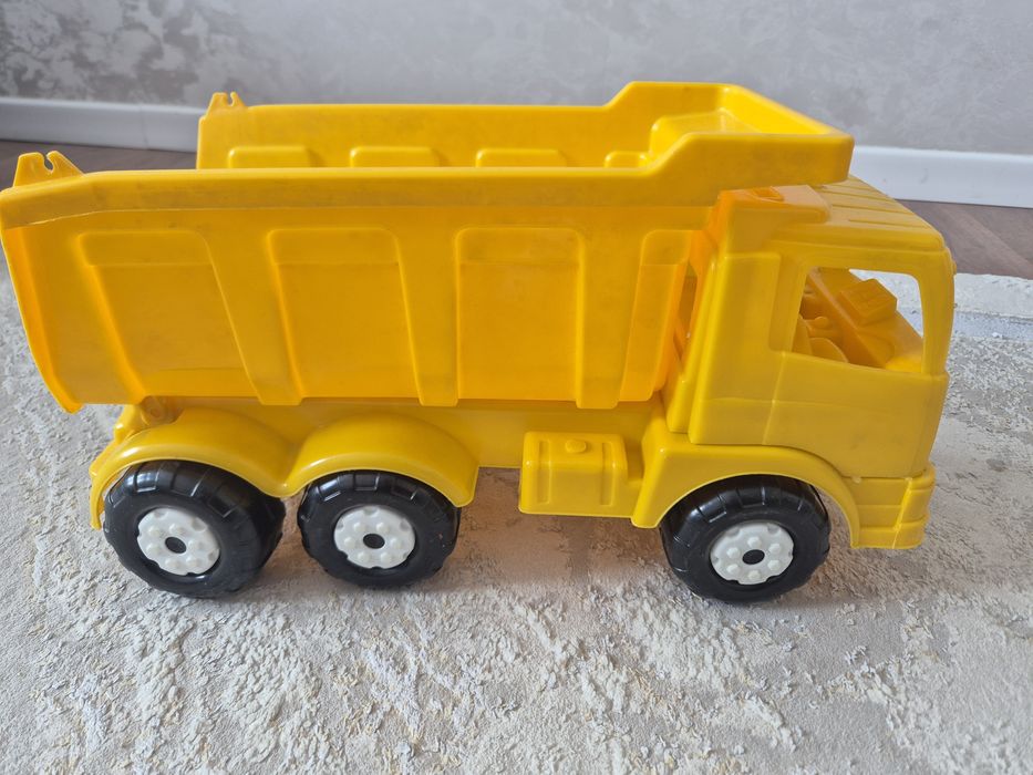 Продам большие машинки...