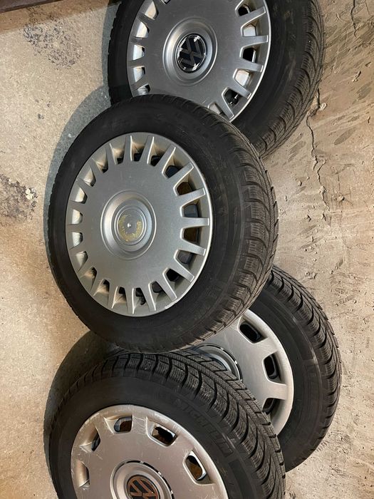 Продавам железни джанти с гуми Michelin Alpin зимни 185/60/15 , 5х100.