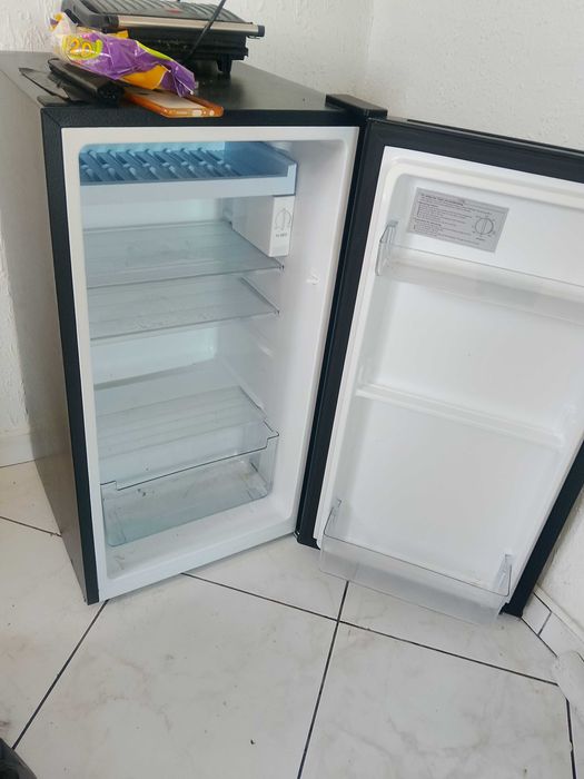 Хладилник с една врата Candy CHASD4385EWC, 90 л, Клас E, H 85 см