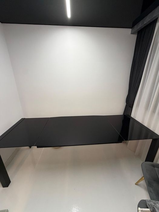 Masa de sticla extensibila cu cadru metalic