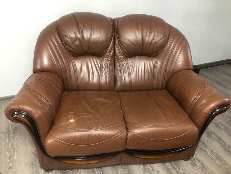 Продам кожаный мягкий уголок