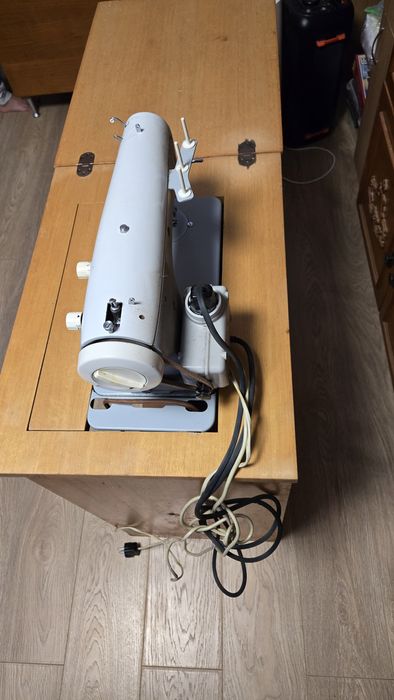 Masina de cusut electrica și manuala!