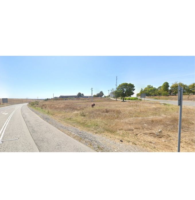 Дава се под наем Парцел в Елхово - 4763 кв.м за 1020 € - Снимка #1