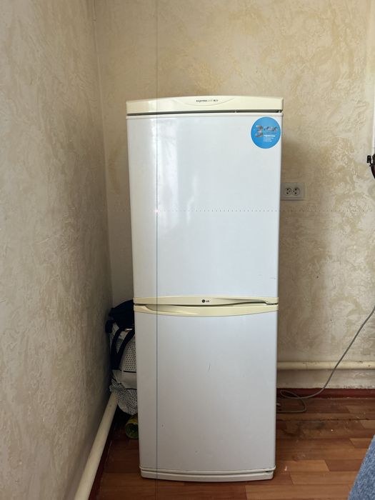 Холодильник двухквмерный