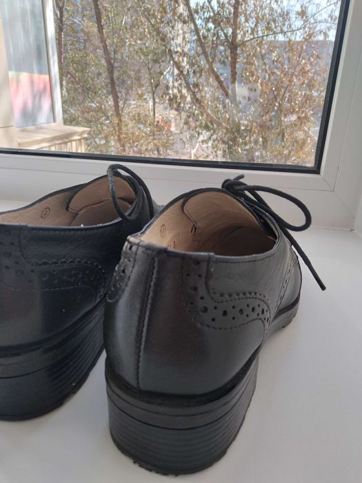 Срочно продам кожаные броги Юничел