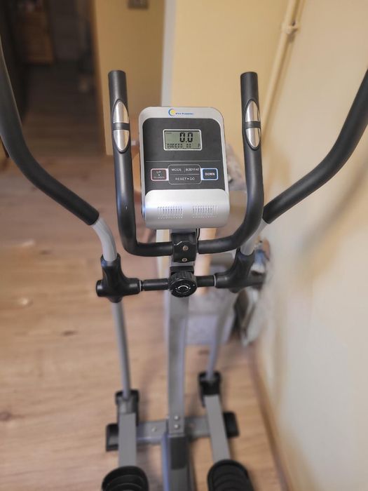 Bicicleta eliptica magnetica FitTronic® 601E, volanta 9 kg, greutate suportata 120 kg