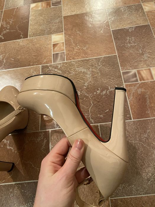 Туфли лабутены на высоком каблуке