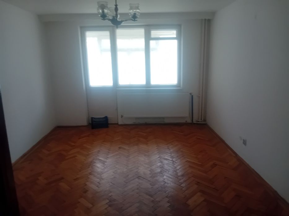 AP 3 Cam B-dul Traian la H-uri parter inalt 65mp balcon centrala boxa