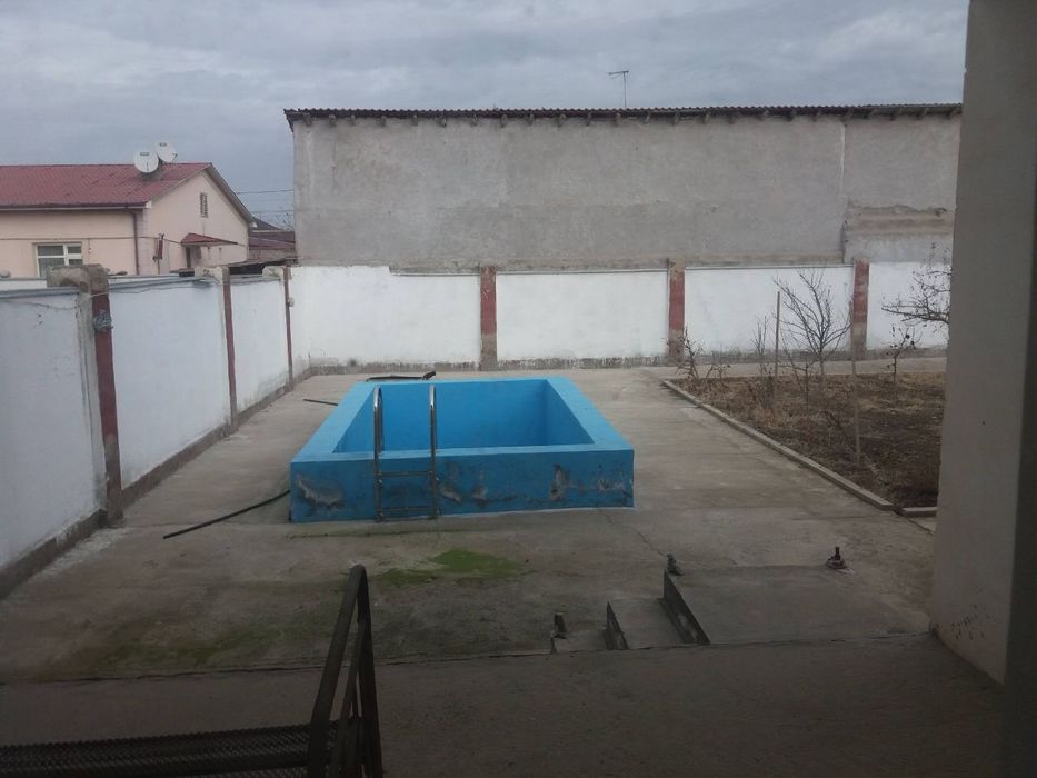 Политотделда уй сотилади