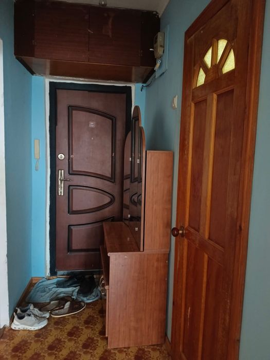 Продам квартиру полуторка 37 кв м.