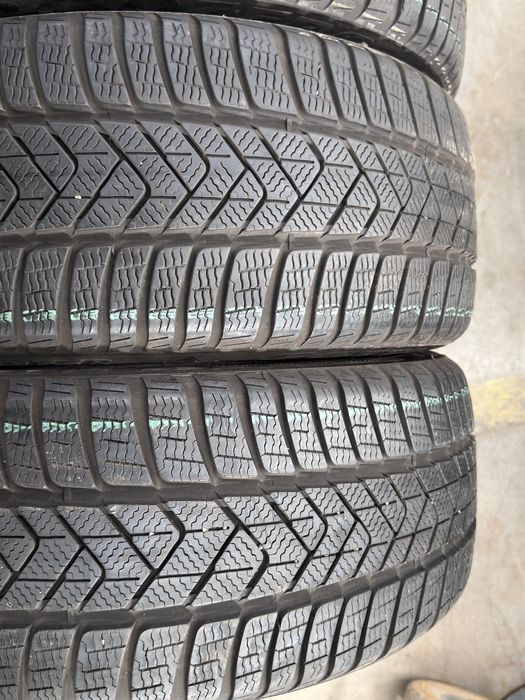 Vand 4 anvelope 235/45/18 pirelli de iarnă ca noi