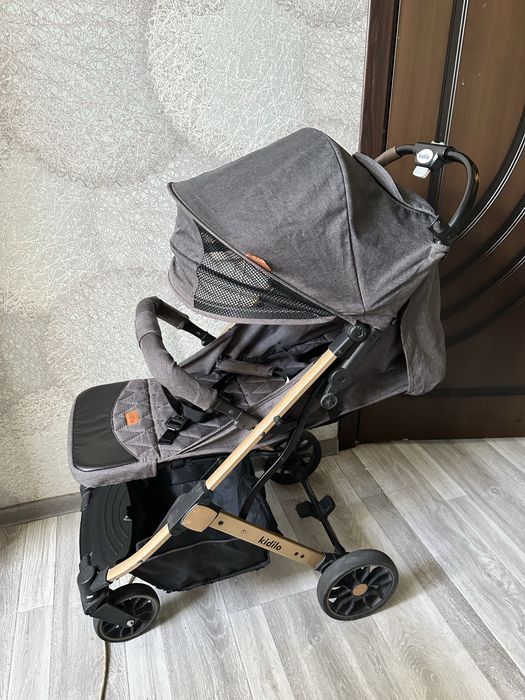 Продам детскую коляску фирменную Kidilo