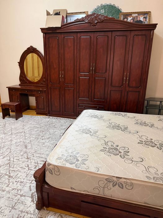 Спальный гарнитур б/у