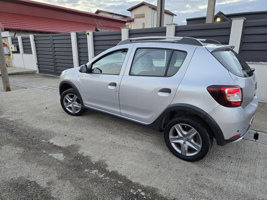 Dacia Sandero Stepway 2015 carnet service 129 mii k varianta full