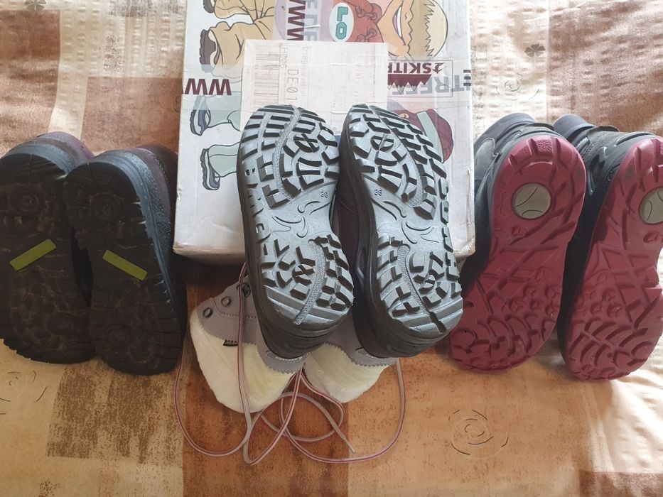 Обувки Lowa, номера 38,5 , 39 и 36.