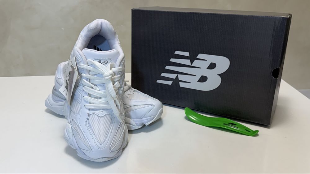 Adidasi New Balance 9060