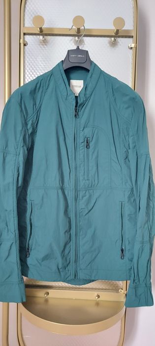 Куртки и ветровки