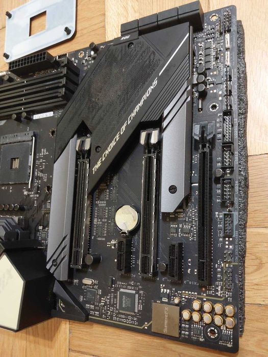 AMD Ryzen 7 5800X + Asus ROG StriX X570-F Gaming