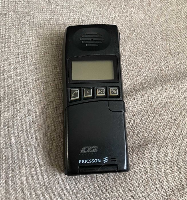 Telefon Ericsson GF198 GSM 900 din 1993 - nu porneste - colectie