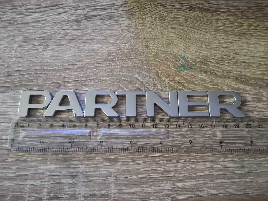 Емблема надпис лого Peugeot Partner