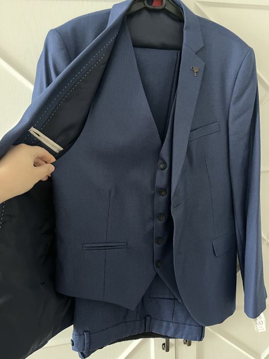 Продам костюм тройка