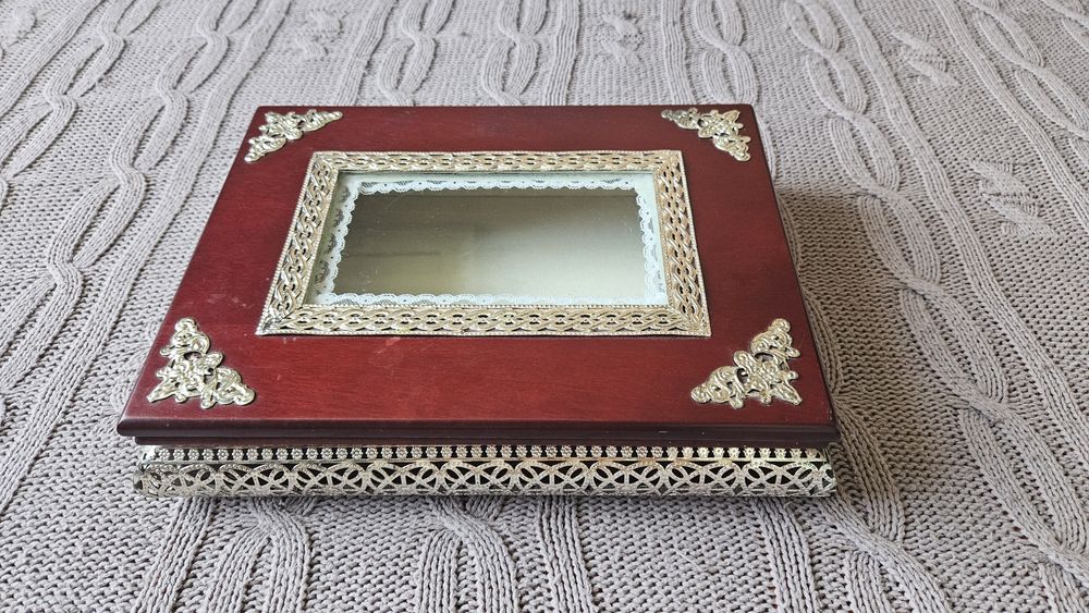 Голяма дървена кутия "махагон и сребро" 31х23х8