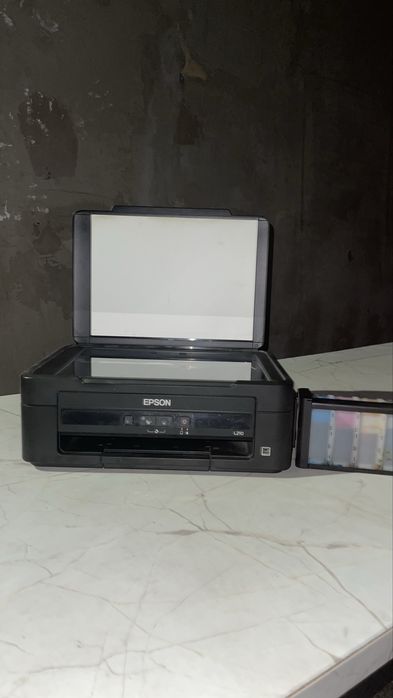 МФУ Epson L210 (принтер / сканер / копир).