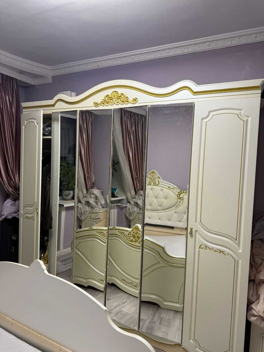 срочно продам шифоньер шкаф с  комодом